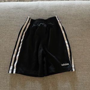 Black and white adidas shorts, 4T